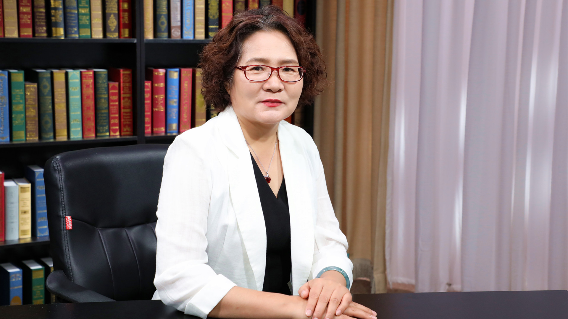 娄金丽